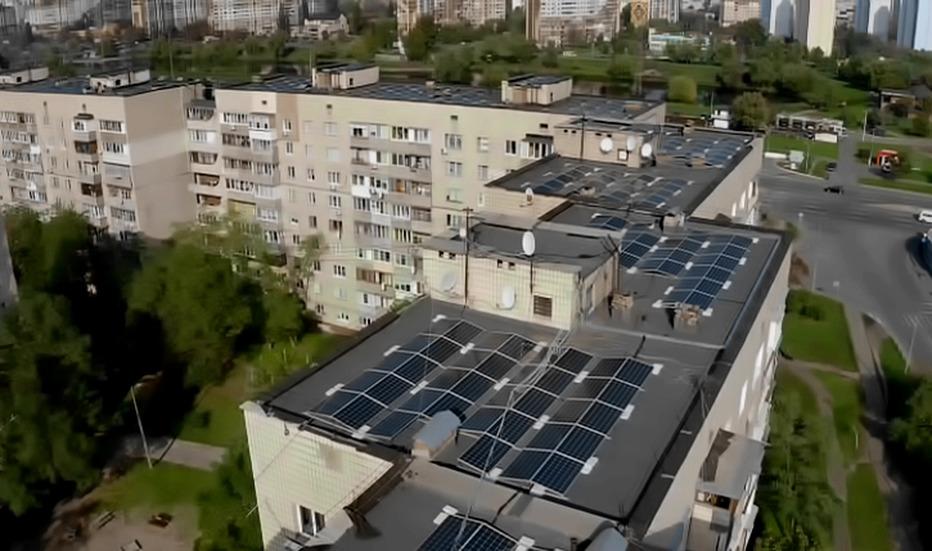 Стаття ДТЭК подсоединил к сети крупнейшую в Украине солнечную электростанцию на крыше многоквартирного дома Ранкове місто. Київ