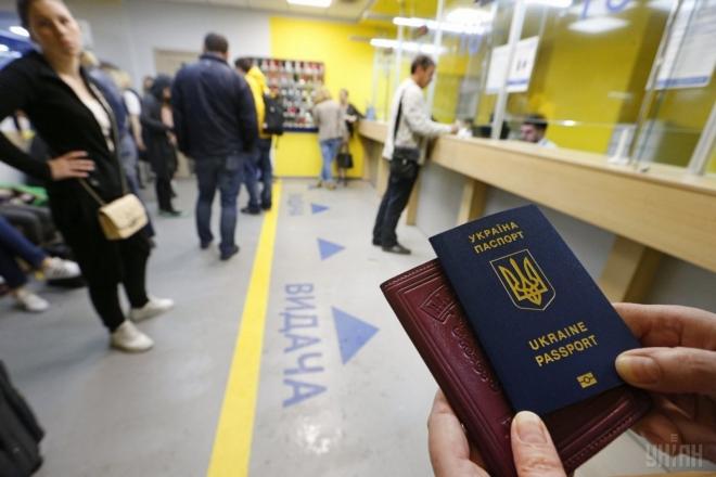 Стаття Паперовий паспорт в банку не знадобиться. Усе в “Дії” Ранкове місто. Київ