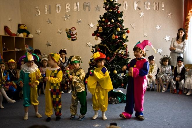 Стаття Батьків не пустять на новорічні свята у дитсадки та школи Ранкове місто. Київ