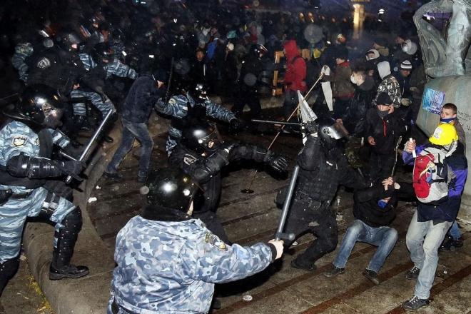 Стаття 7 років тому на Майдані пролилася перша кров Ранкове місто. Київ