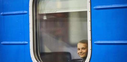 Стаття В Авдеевку впервые за шесть лет отправился поезд из Киева: опубликованы фото Ранкове місто. Київ
