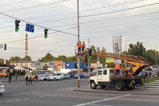 Стаття У Києві облаштували світлофори на понад 20 вулицях (АДРЕСИ) Ранкове місто. Київ