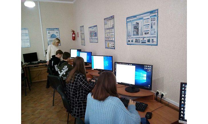 Стаття Діджиталізація на лінії зіткнення: чеська IT-компанія допомагає школам Донбасу Ранкове місто. Київ