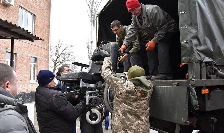 Стаття Військові передали жителям прифронтової зони 150 тонн гуманітарного вантажу. ФОТО Ранкове місто. Київ