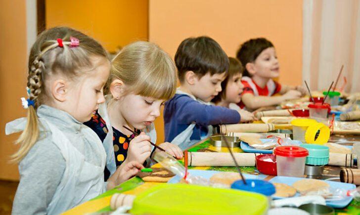Стаття Діти ВПО отримали право на першочергове зарахування до дитячих садочків Ранкове місто. Київ
