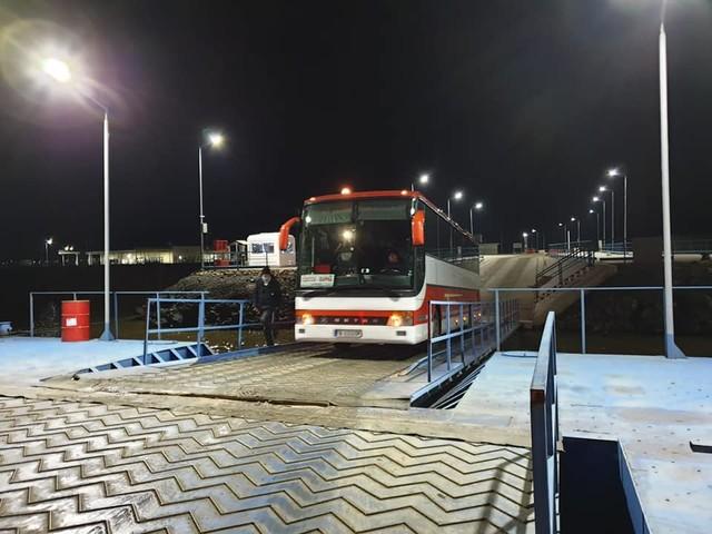 Стаття Международные автобусные рейсы теперь идут через паромную переправу на Дунае (ФОТО) Ранкове місто. Київ