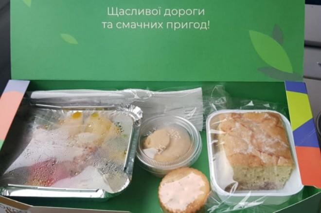 Стаття Пасажири поїздів Інтерсіті+ їдять бізнес-ланчі тоннами: найбільш «голодний» рейс Ранкове місто. Київ
