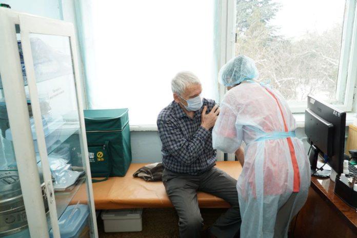 Стаття Крымчан массово вакцинируют российской вакциной — открыли мобильные пункты Ранкове місто. Київ