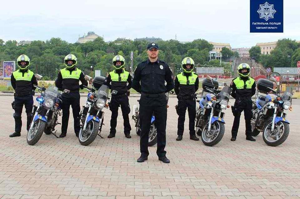 Стаття Мотопатруль: в Одессе полицейские пересели на мотоциклы. Фото Ранкове місто. Київ