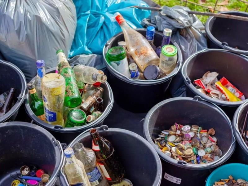 Стаття Пластик, здавайся! Кияни зможуть обміняти порожні пляшки на багаторазовий посуд Ранкове місто. Київ