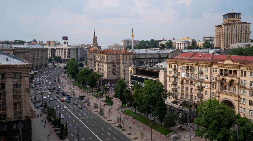 Стаття Кияни просять покласти бруківку на Хрещатику замість асфальту Ранкове місто. Київ