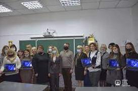 Стаття Учителя Славянска получили ноутбуки в рамках проекта «Ноутбук каждому учителю» Ранкове місто. Київ