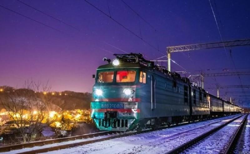Стаття «Укрзалізниця» призначила нові поїзди на зимові свята Ранкове місто. Київ