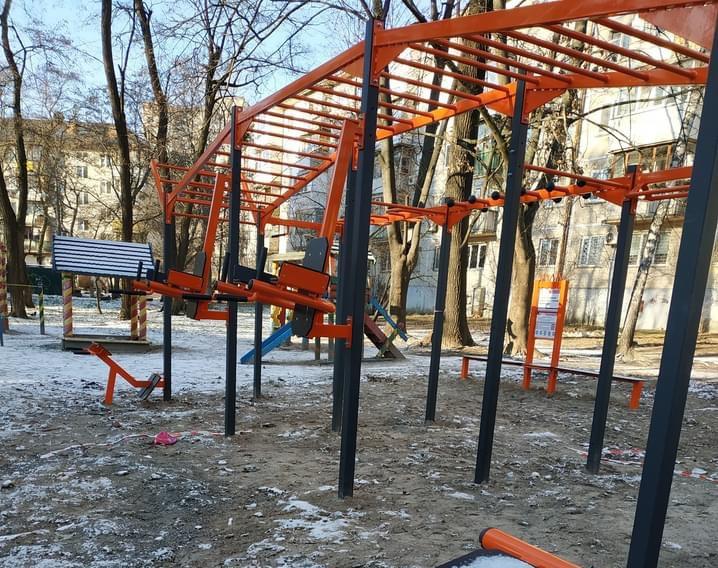 Статья На Відрадному встановили спортивний майданчик для занять Street Workout Утренний город. Киев