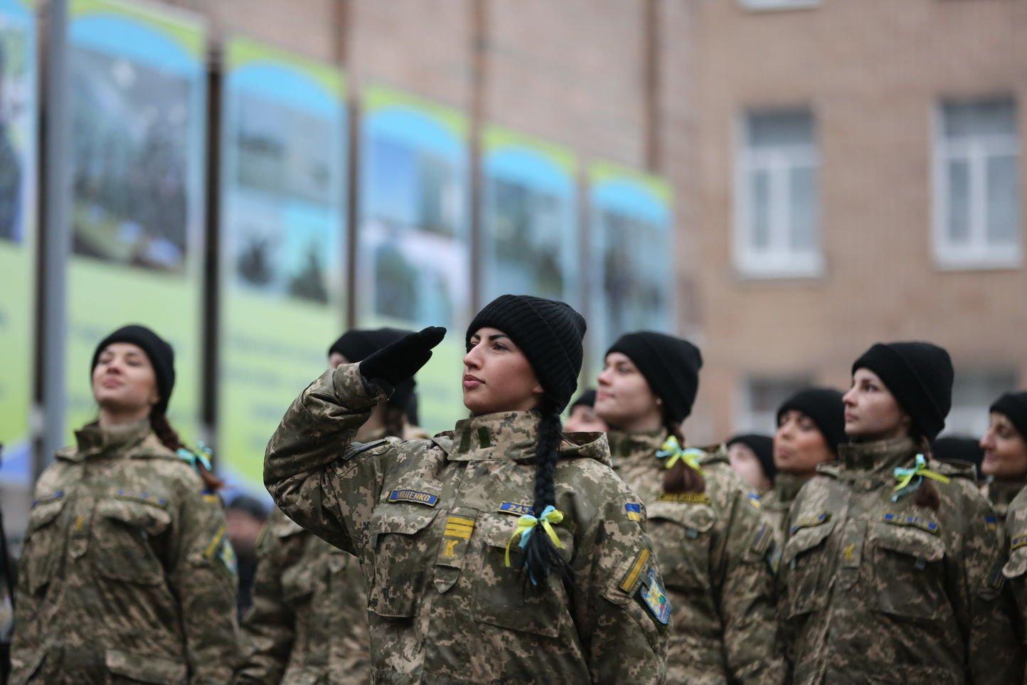 Статья У Міноборони України анонсували зміни у постановці жінок на військовий облік Утренний город. Киев