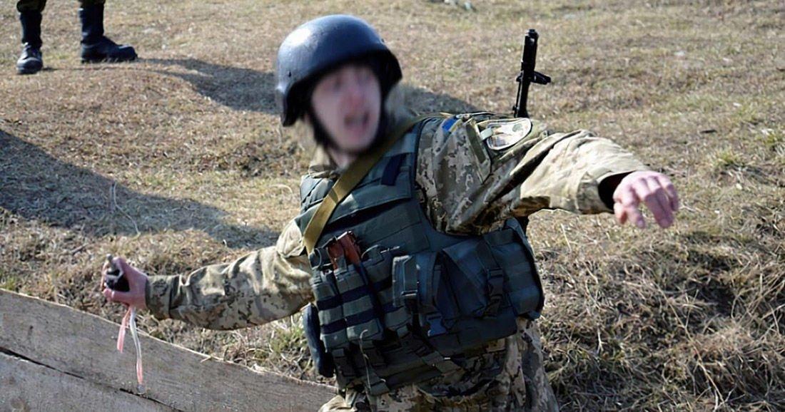 Стаття Офицер, окончивший Военную академию в Одессе, спас подчиненного от разрыва гранаты Ранкове місто. Київ