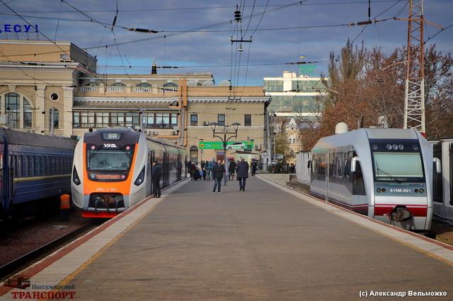 Стаття Железная дорога в военных условиях меняет режим движения поездов в атакованных районах Ранкове місто. Київ