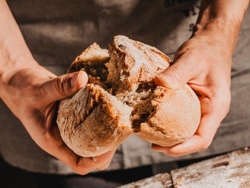 Стаття Нехай завжди буде хліб. Пекарі “Київхліба” поділилися простим рецептом Ранкове місто. Київ