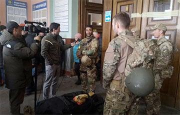 Стаття Ветераны королевской морской пехоты Британии прибыли в Украину Ранкове місто. Київ