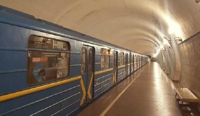 Стаття Метро в Киеве частично возобновило сообщение с левым берегом Ранкове місто. Київ