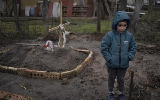 Стаття Приютить детей, оставшихся без родителей, готовы 14 тысяч украинских семей Ранкове місто. Київ