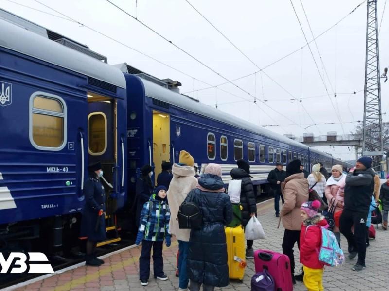 Стаття “Укрзалізниця” призначила нові поїзди з Києва до Шостки і Ніжина Ранкове місто. Київ