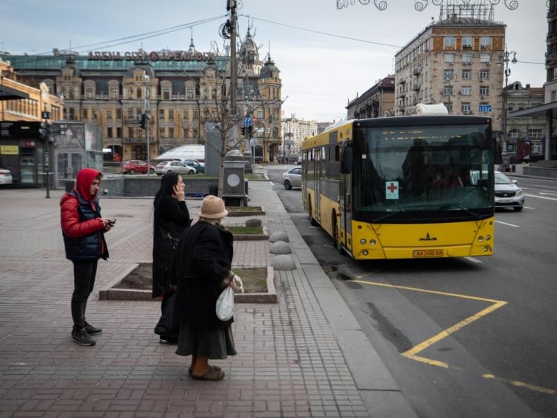 Стаття У Києві вже працюють 62 автобусних, 16 трамвайних та 25 тролейбусних маршрутів Ранкове місто. Київ