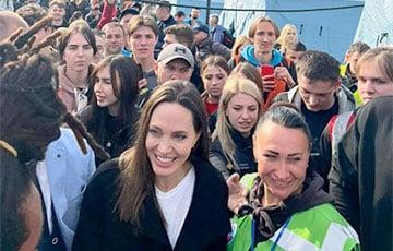 Стаття В России «захлебнулись» от зависти из-за визита Анджелины Джоли в Украину Ранкове місто. Київ
