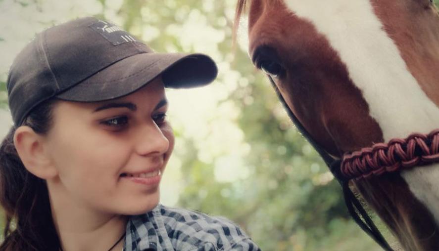 Статья Спасла от обстрелов: как девушка из Святогорска смогла эвакуировать лошадей Утренний город. Киев