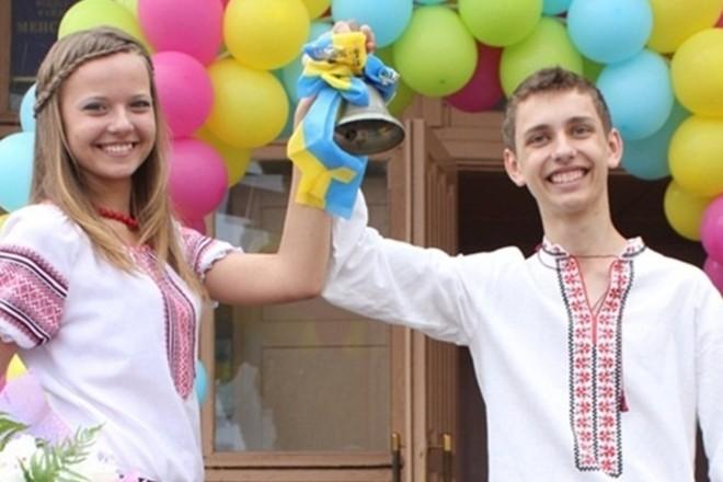 Стаття Столичні 11-класники відмовились від випускного, щоб допомогти армії Ранкове місто. Київ