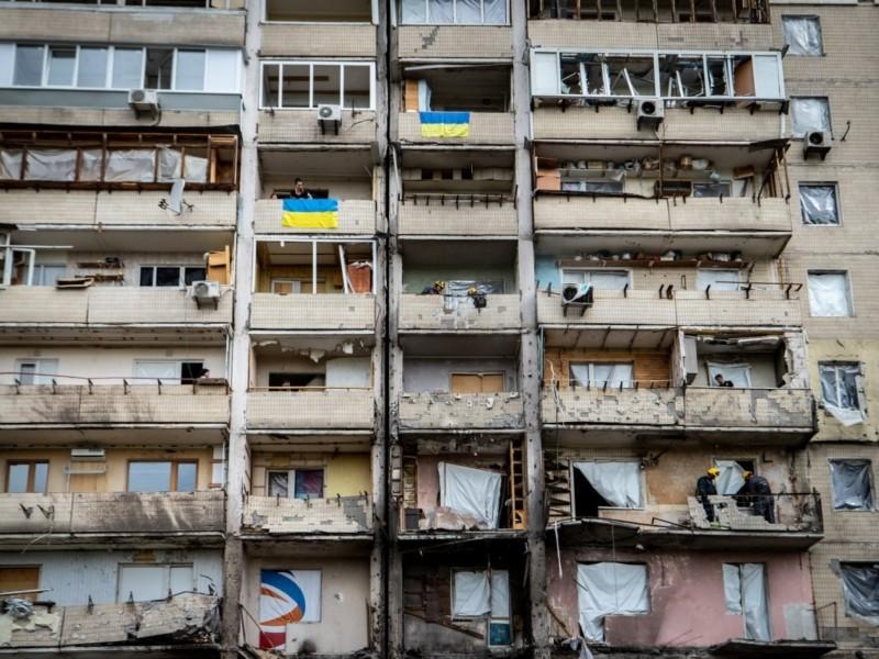 Стаття У Києві почали реконструкцію житлових будинків, які постраждали від ракетних обстрілів Ранкове місто. Київ