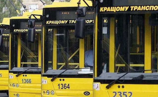 Стаття На Кирилівській відновлюють тролейбусну мережу, пошкоджену ракетним обстрілом Ранкове місто. Київ