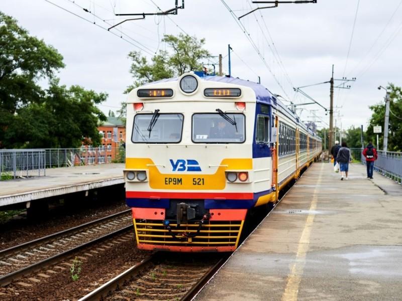 Стаття Між Києвом і Ніжином курсуватимуть додаткові приміські поїзди Ранкове місто. Київ