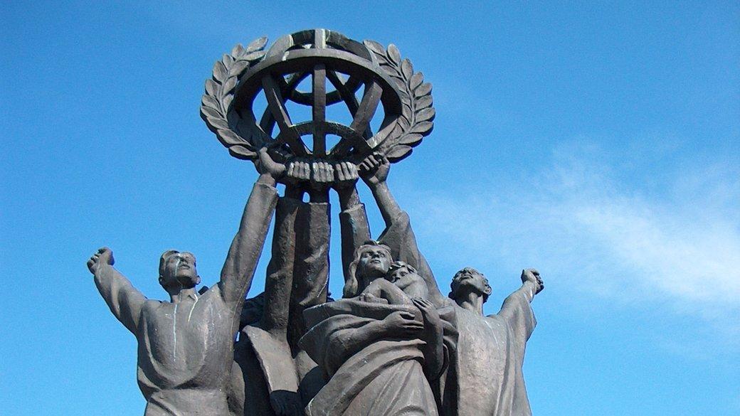 Стаття Подарований СРСР пам’ятник «Мир у всьому світі» демонтували в Гельсінкі. ВIДЕО Ранкове місто. Київ