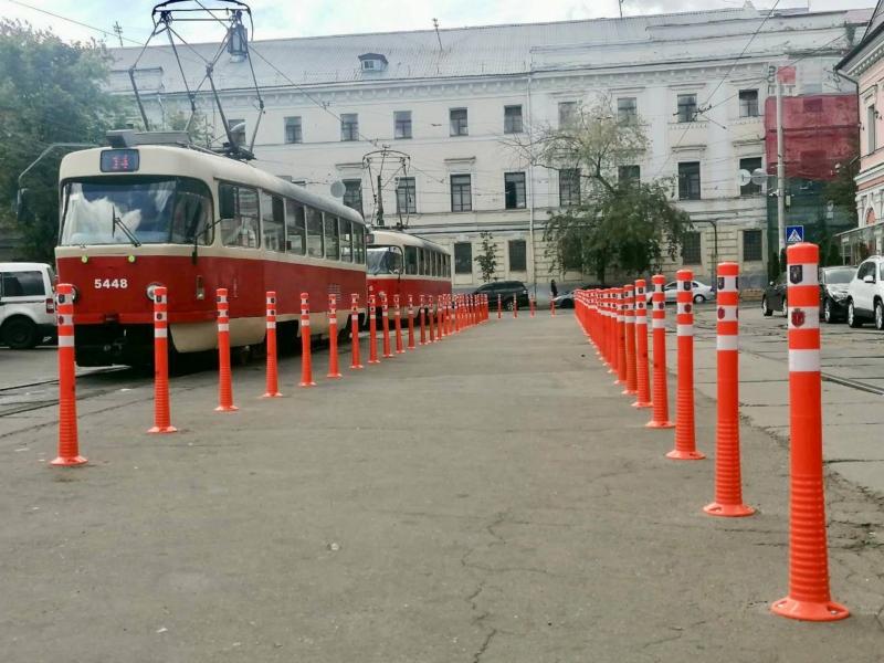 Стаття На Подолі тепер не буде стихійної парковки біля зупинки трамваїв (ФОТОФАКТ) Утренний город. Київ