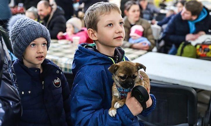 Стаття Діти ВПО можуть безкоштовно отримати зимовий одяг: куди звертатися Ранкове місто. Київ