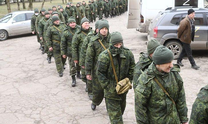 Статья У Маріуполі можуть мобілізувати 10 тис. чоловіків до армії рф: окупанти вже готують документи Утренний город. Киев