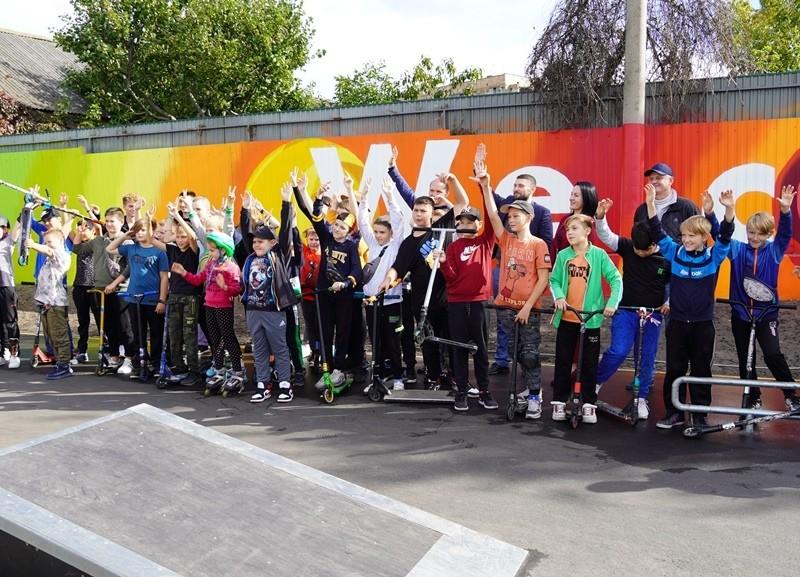 Стаття Дитинство не чекає: у передмісті відкрили скейт-парк Утренний город. Київ