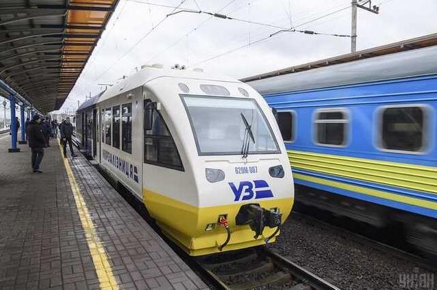 Стаття «Укрзалізниця» повідомила важливу новину для пасажирів, які через тривогу не встигають на поїзд Ранкове місто. Київ