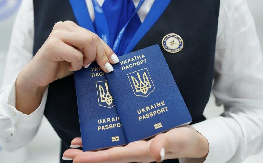 Стаття Українці будуть більше платити за термінове оформлення паспортів Ранкове місто. Київ