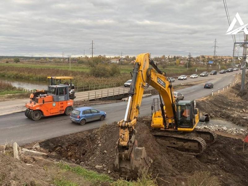 Стаття Біля зруйнованого мосту поблизу Гостомеля запустили ще одну переправу Ранкове місто. Київ