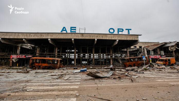 Стаття Вражаючі кадри: як виглядає легендарний аеропорт у Чорнобаївці після звільнення Утренний город. Київ