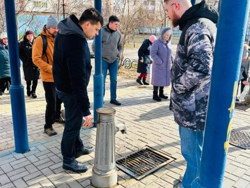 Стаття На Оболоні відновили роботу останнього бювета, що не працював Ранкове місто. Київ