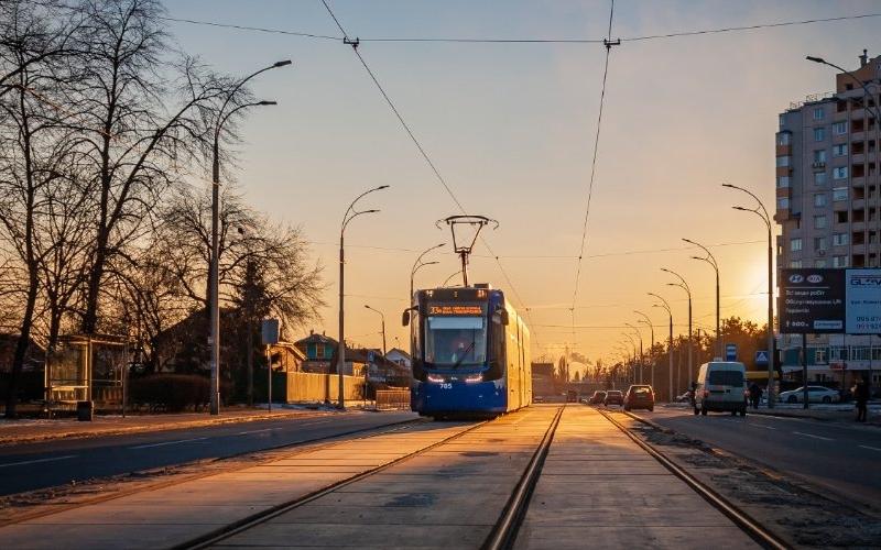 Стаття На лівому березі повертаються на постійні маршрути 6 трамваїв Утренний город. Київ