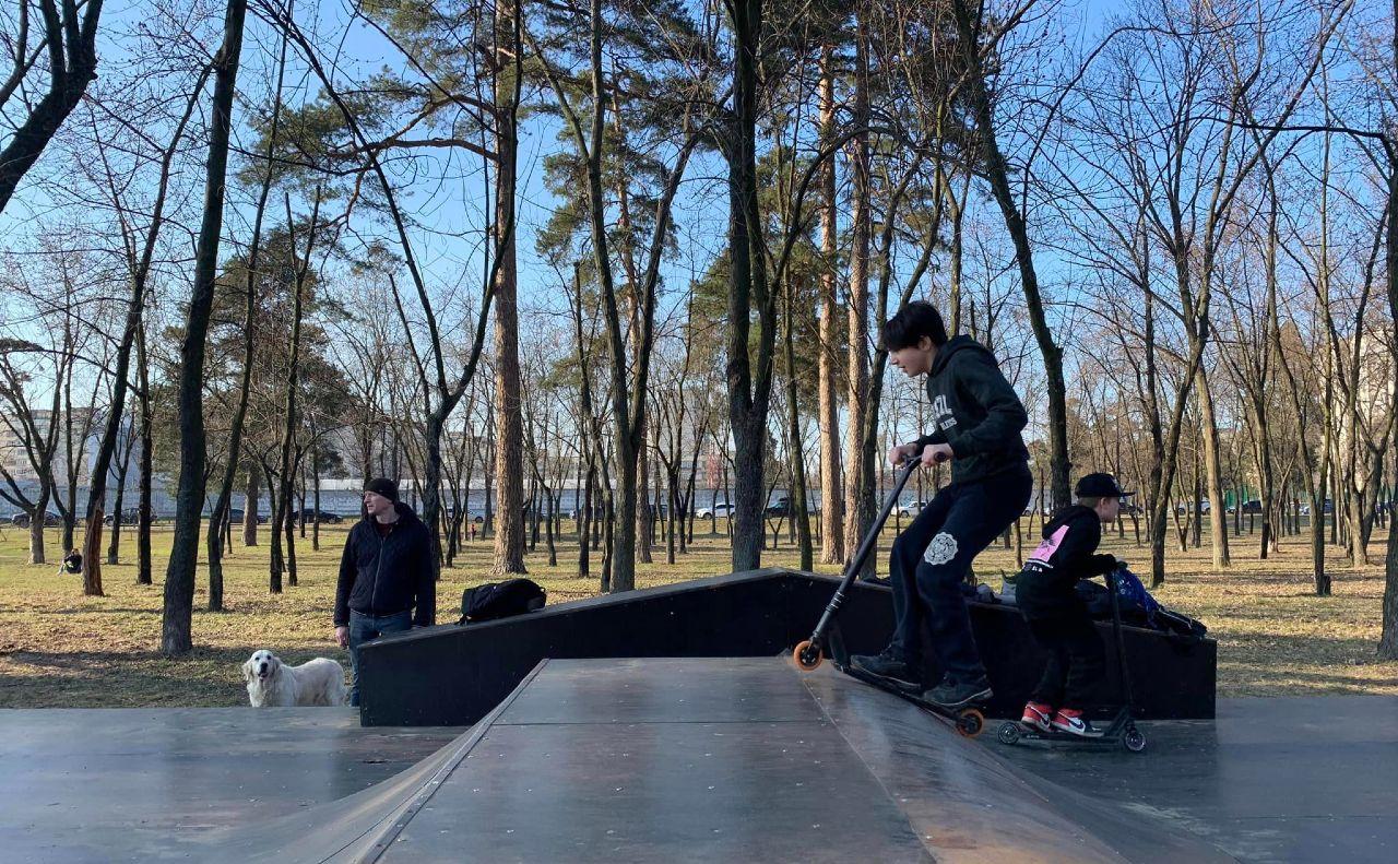 Стаття У Дарницькому районі встановили сучасний скейтпарк Утренний город. Київ