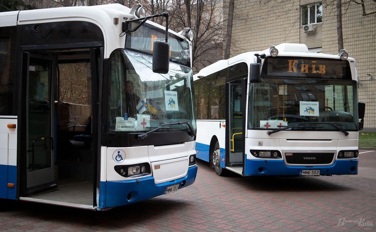 Стаття Від початку війни Київ отримав понад 70 пасажирських автобусів: скільки на маршрутах Утренний город. Київ