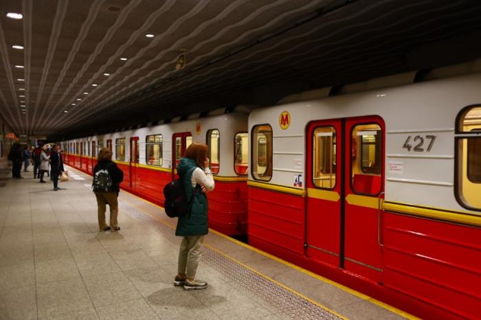 Стаття У Варшаві здійснив останню поїздку потяг, який передають київському метрополітену (фото) Ранкове місто. Київ