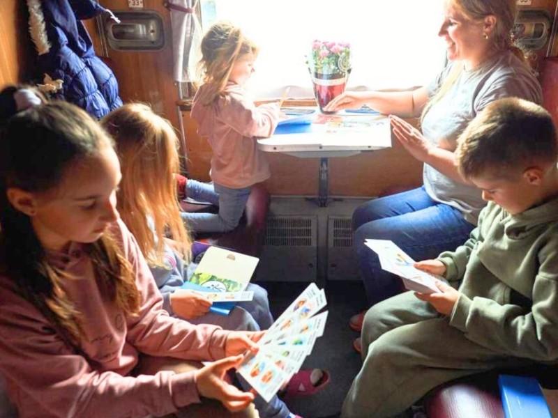 Стаття У поїздах “Укрзалізниці” дбатимуть, щоб подорожі дітей були цікавими Ранкове місто. Київ