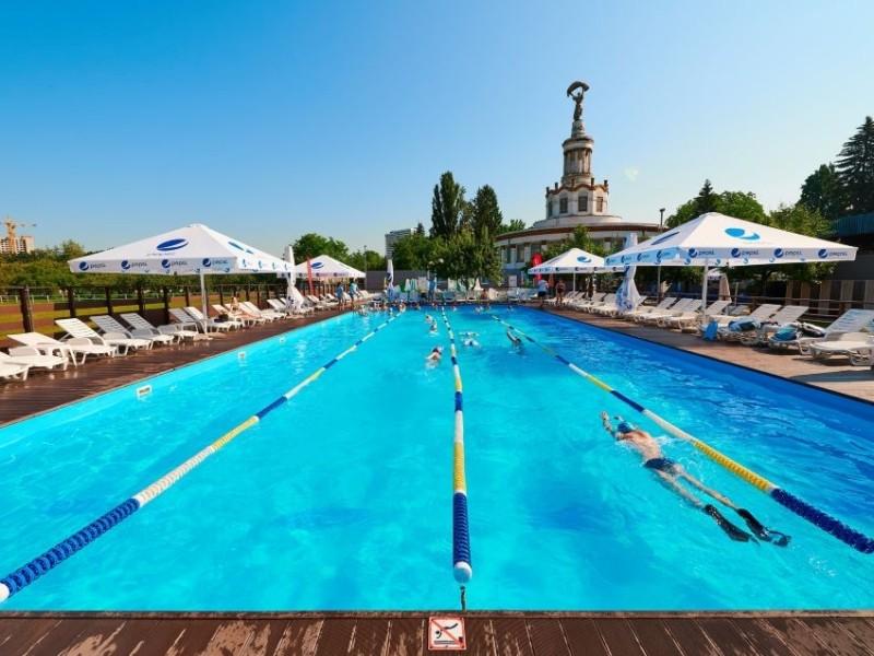 Стаття На ВДНГ розпочав роботу «міський пляж» з басейнами просто неба Ранкове місто. Київ
