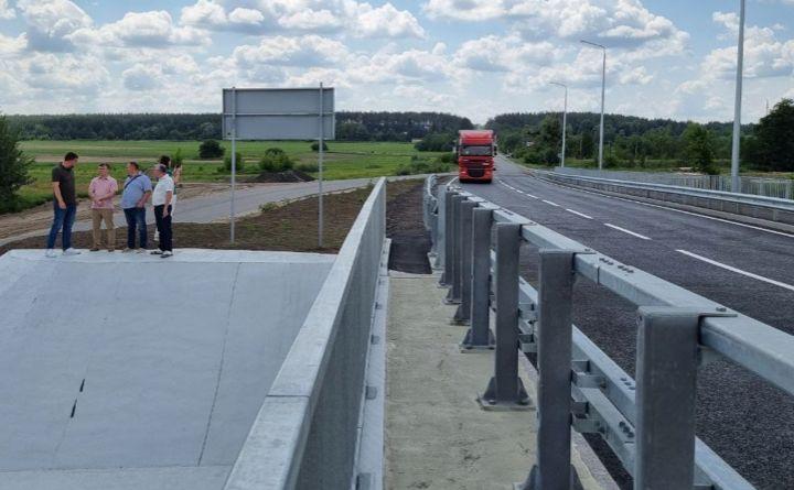 Стаття У Київській області відкрили рух відбудованим мостом через річку Ірпінь Ранкове місто. Київ